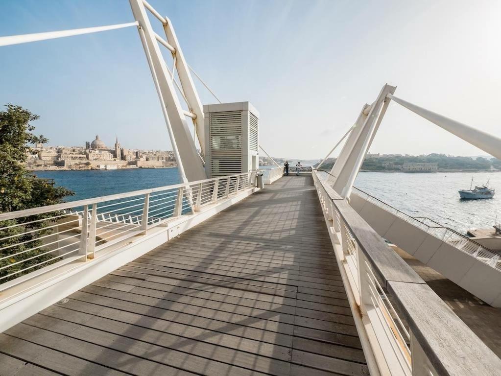 סליאמה Luxurious Apt With Ocean Views And Pool In Tigne Point מראה חיצוני תמונה